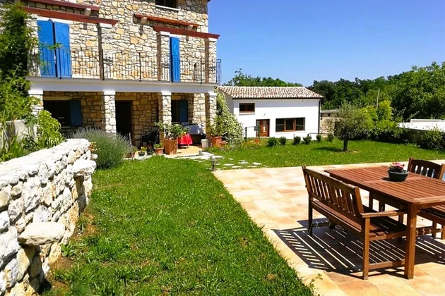 Villa in pietra con piscina in vendita a Santalezi in Croazia