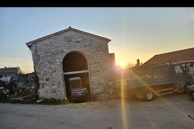 Istria, Poreč – Rekonstruovany kamenny dom so zahradou