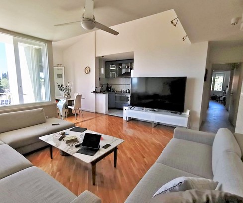 Przestronne mieszkanie z widokiem na morze na sprzedaż w Splicie