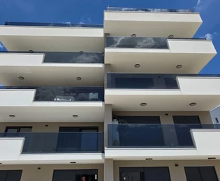 Okrug, 3 hálószobás lakás 95 m² + kert 70 m², új építésű medencével, bútorozott
