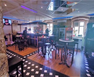 Caffetteria nel centro di Sinj in vendita: posizione privilegiata nella piazza della città