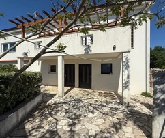 CASA ADOSADA EN UBICACIÓN EXCLUSIVA, JUNTO AL MAR!