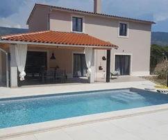 Isztria, Labin – Kortárs kővilla medencével eladó