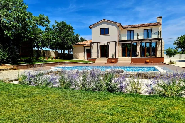 Villa moderna con piscina in vendita a Barban in Croazia