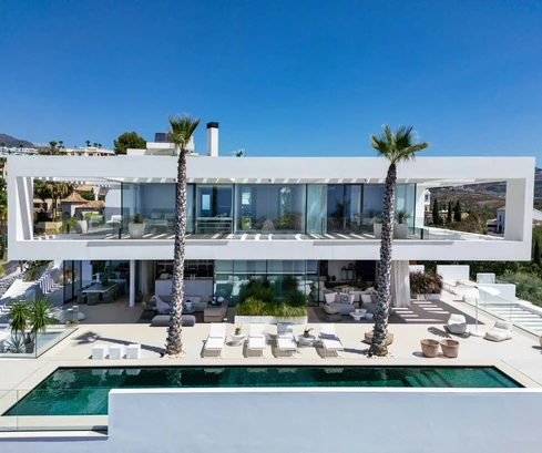 Moderna vila s pogledom na more u La Quinti, Marbella