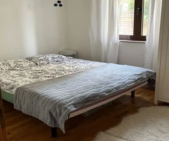 Byt se zahradou, v atraktivní lokalitě, 500 m od moře!