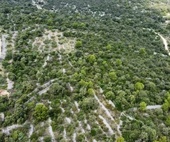<p>Vinišće, terreno agricolo 3011 m², strada di accesso, 500 m dal mare</p>
