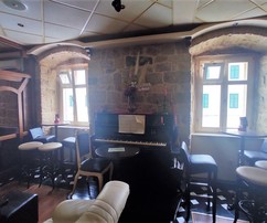 Café Central Sinj en venta: ubicación privilegiada en la plaza principal