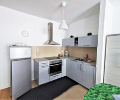 Elegantes Studio-Apartment mit Balkon auf Brač zu verkaufen