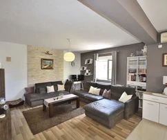 Dom vo Vodiciach s tromi apartmánmi, záhradou a altánkom