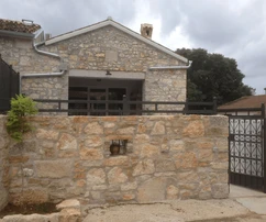 Istria, Poreč – Casa a schiera in pietra ristrutturata con piscina in vendita