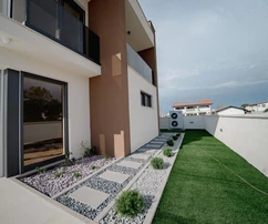 Villa de lujo en venta en Privlaka a solo unos pasos del mar en Croacia