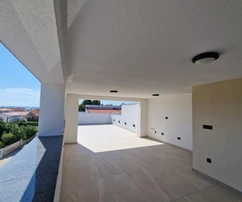 Vir - Apartmán s tromi spálňami, strešnou terasou a výhľadom na more a okolie