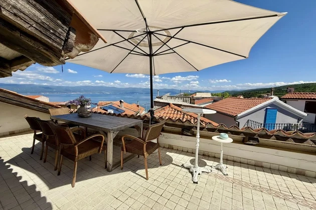 RENOVATED AUTOCHTHON STONE HOUSE WITH SEA VIEW!