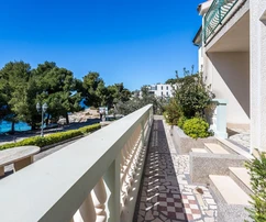 Casa junto al mar en venta en primera línea de mar en Murter Slanica, Croacia