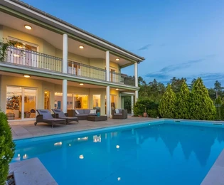 Luksuzna vila na prodaju s pogledom na more Crikvenica