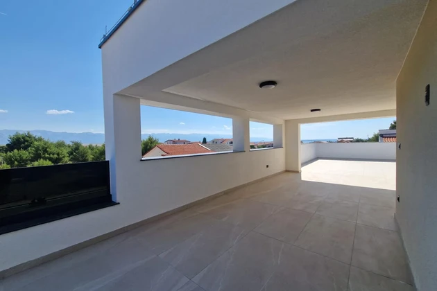 Vir - Apartamento con tres dormitorios, terraza en la azotea y vistas al mar y alrededores