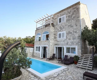 Villa con piscina e vista mare in vendita in Croazia