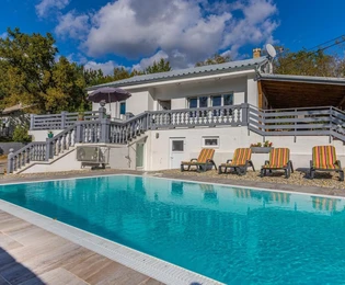 Casa indipendente con piscina in vendita a Vinodolska Općina in Croazia