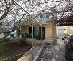 Casa indipendente splendidamente arredata e ben tenuta con garage
