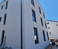 Rogoznica, casa de apartamentos de 449 m2, con 3 apartamentos de 124 m2, piscina, obra nueva.