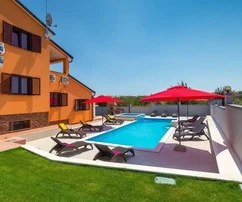 Istria, Pula-Medulin, impresionante villa con amplia piscina y jardín