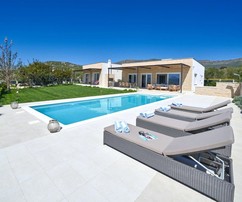 Lussuosa villa Kastela con piscina e privacy