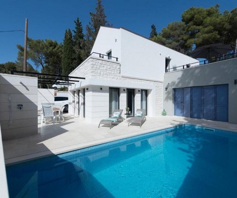 Villa di lusso a Brac con piscina e comfort moderni