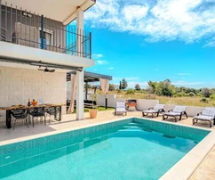 Vir, maison jumelée avec piscine et belle vue sur la mer