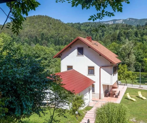 Горски котар, Брод на Купи, полностью обустроенный дом 250 м², джакузи, гараж