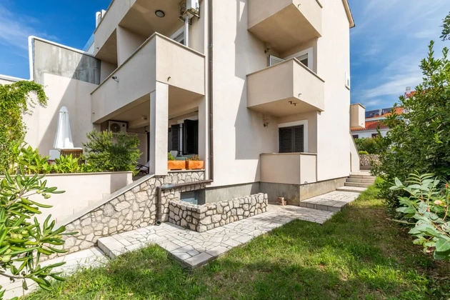 SEMI-DETACHED HOUSE IN THE FIRST ROW TO THE SEA!