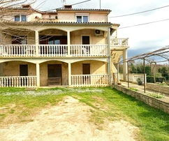 Istria, Porec: House with 3 apartments and land