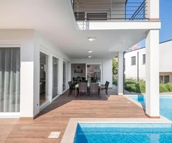 Fantasztikus ház medencével a tenger mellett és tengerre néző kilátással, Isztria, Medulin