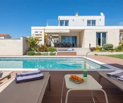 Villa à vendre à Primošten avec piscine et jardin en Croatie