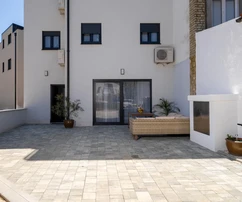 Isztria, Funtana, Modern lakás új építésű házban, nagy terasszal, 500 m-re a tengertől