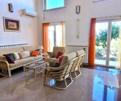 Przestronny dom rodzinny z pięknymi ogrodami na wyspie Brač