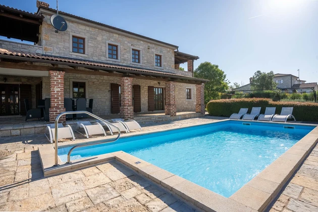 Istria, Poreč: Villa mediterránea con piscina y vista al mar