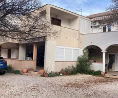 Starigrad, Tribanj - großzügiges Haus mit Meerblick und sechs Apartments