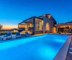 Casa moderna con piscina in vendita a Privlaka in Croazia