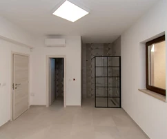 Kamienna willa z basenem na sprzedaż w Svetim Lovreču w Chorwacji