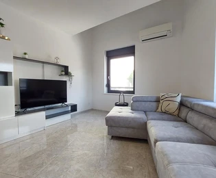 Großzügige Maisonette-Wohnung in Pješčana Uvala zu verkaufen in Kroatien