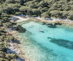 Straordinario terreno fronte mare 101.000 m² - Isola di Hvar