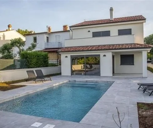 Prekrasna kuća s dva stana i bazenom, Istrija, Pula
