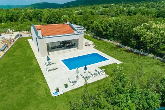 Istrie, Labin – Moderní přízemní dům s bazénem