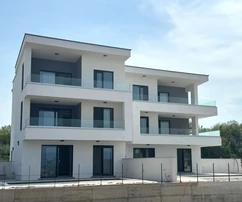 Atraktivní byt s výhledem na moře a zahradou, v klidné lokalitě!