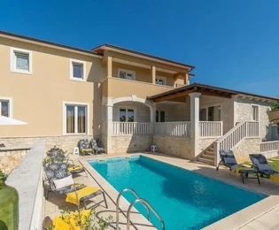 Istria, zona de Poreč, espaciosa villa con vistas panorámicas en venta