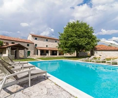 Belle villa istrienne en pierre avec piscine dans un grand jardin, Barban, ISTRIE