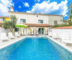 Istria, Pola, affascinante casa vacanze di 155 m² con piscina