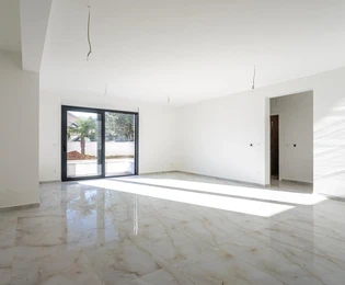 Čiovo, Okrug Gornji, két hálószobás földszinti lakás kerttel és privát medencével