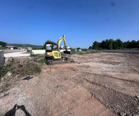 Vodice – land 879 m² with permit for a house with a swimming pool